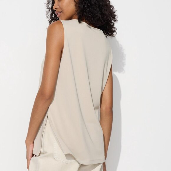 ✨ UNIQLO Sleeveless Top Brand New with Tags! ✨ - Picture 8 of 9